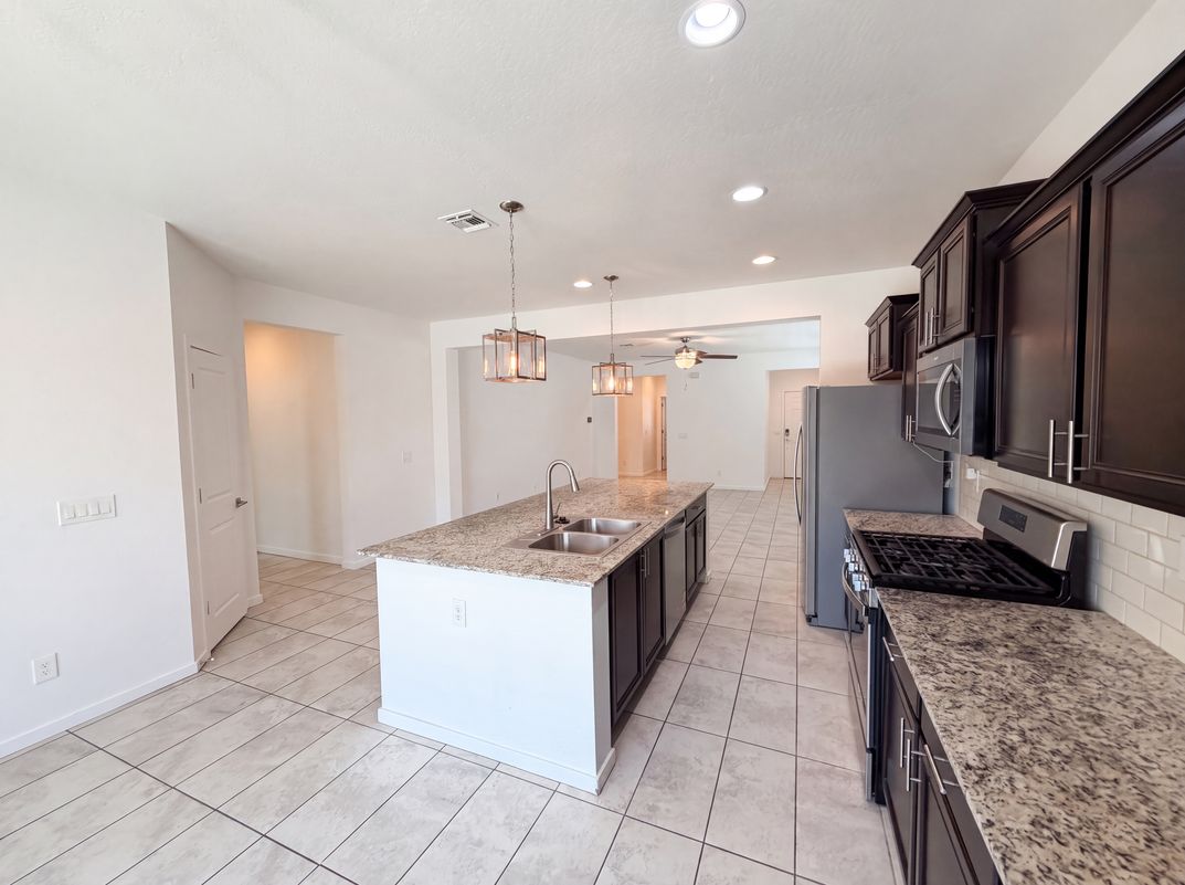 Photo 10 of 29 of 4127 S 97th Dr, Tolleson, AZ