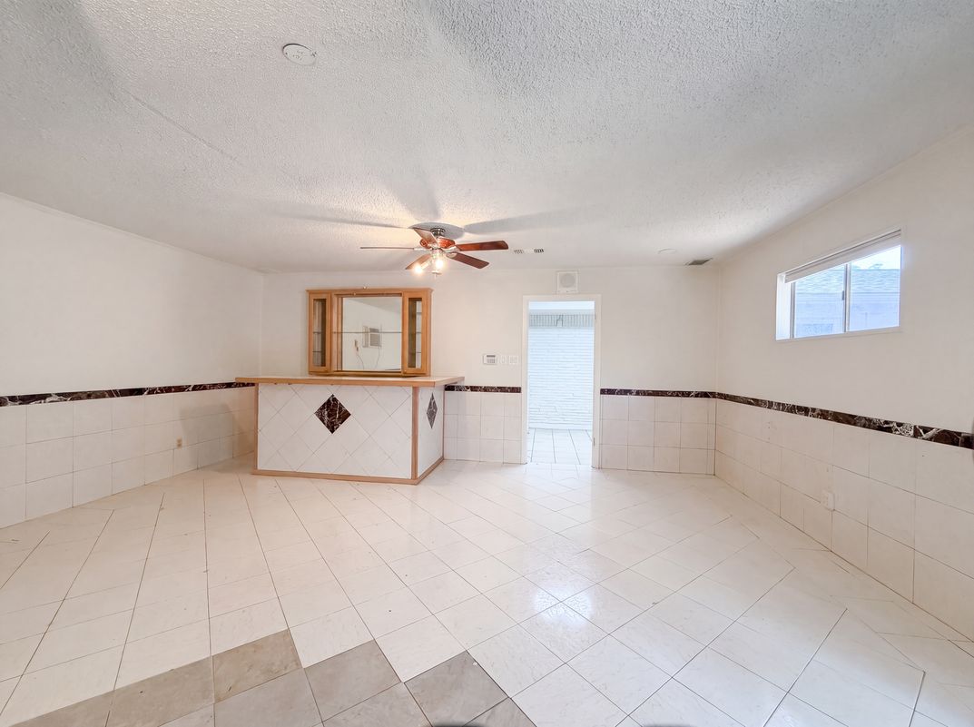 Photo 11 of 24 of 725 Ridgecrest Dr, Irving, TX