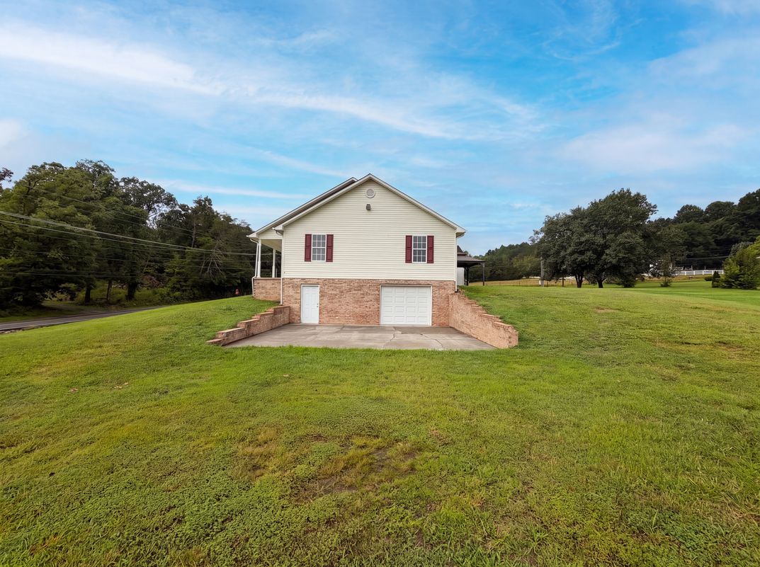 Photo 34 of 37 of 3146 Lora Dr, Maryville, TN