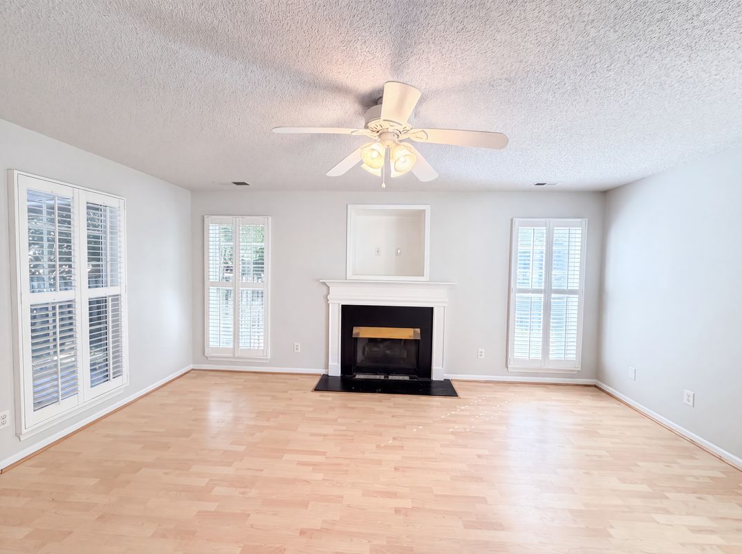 Photo 3 of 21 of 3016 Wyntree Ct, Matthews, NC