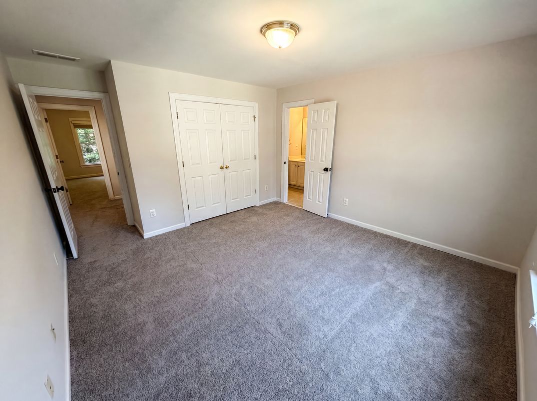 Photo 15 of 38 of 1231 Dunwoody Village Dr, Atlanta, GA
