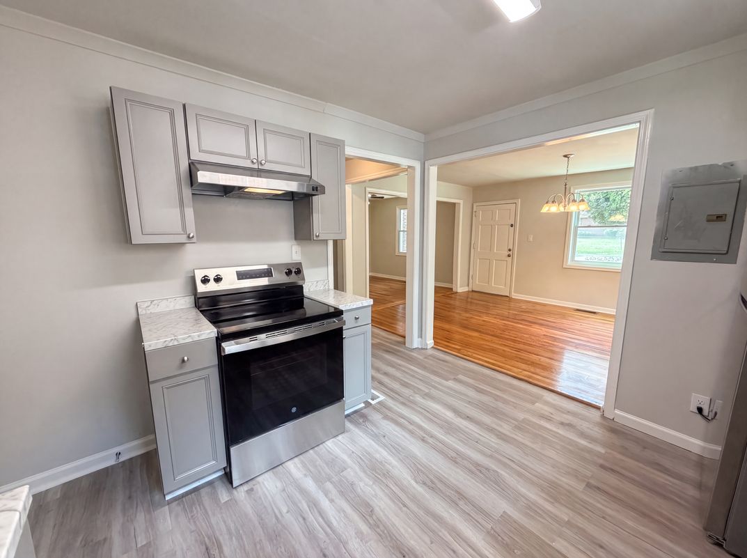 Photo 3 of 23 of 2257 Chappelle St, Columbia, SC