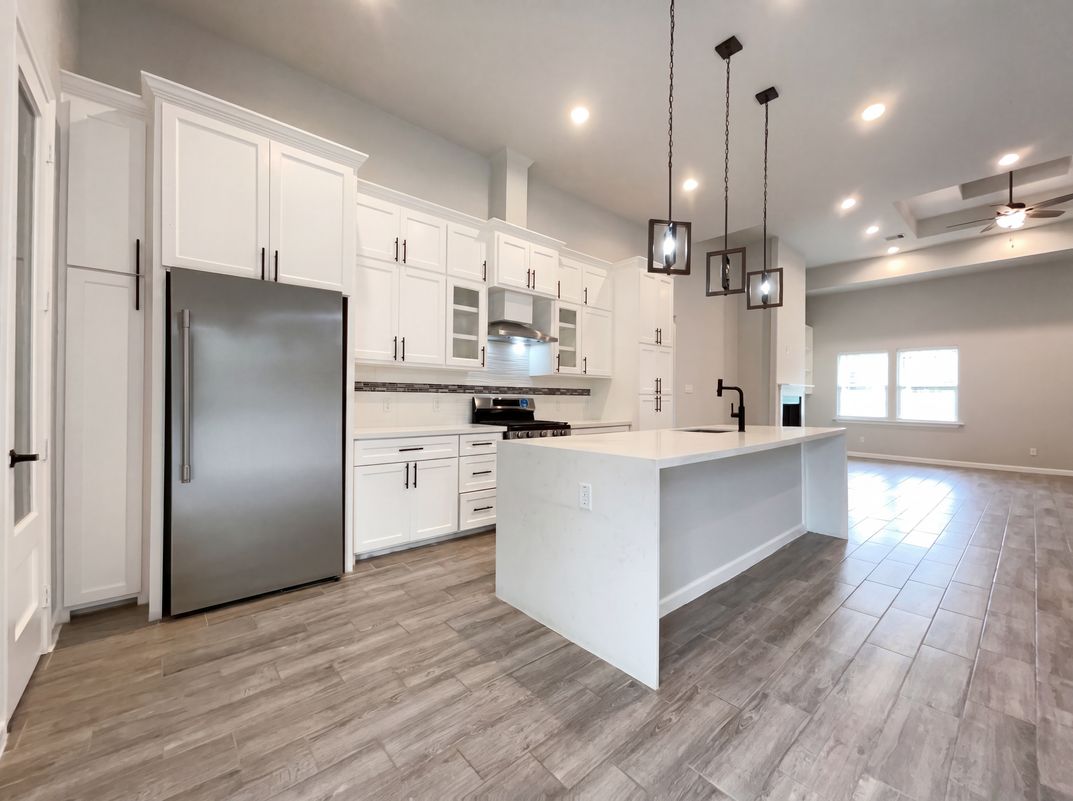 Photo 2 of 16 of 40402 Mostyn Dr, Magnolia, TX