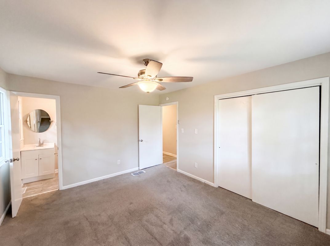 Photo 4 of 19 of 141 Greenbriar Dr, Matthews, NC