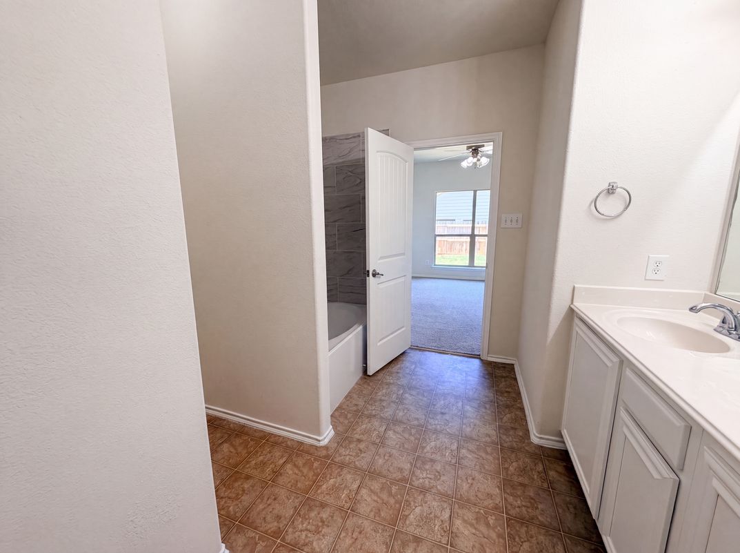 Photo 14 of 18 of 4038 Golden Rod Dr, Forney, TX