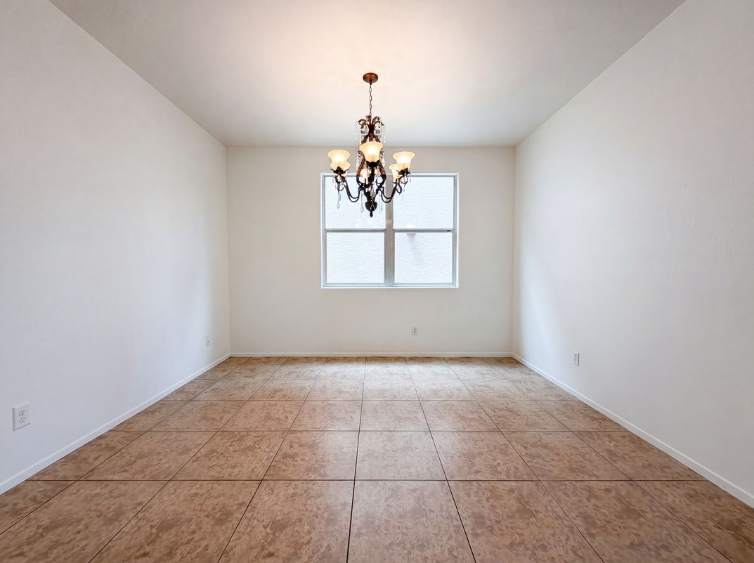 Photo 6 of 25 of 7478 Benlomond Ave, Las Vegas, NV