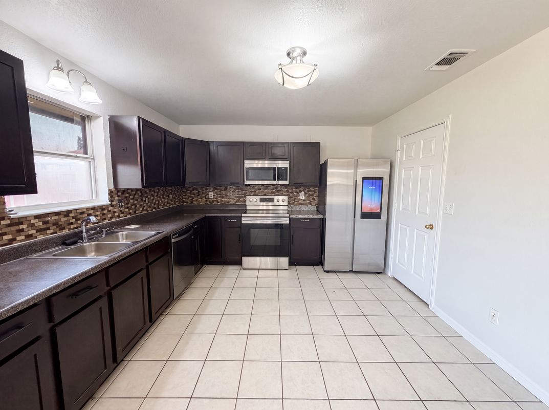 Photo 13 of 19 of 507 Abu Bakar Dr, Killeen, TX