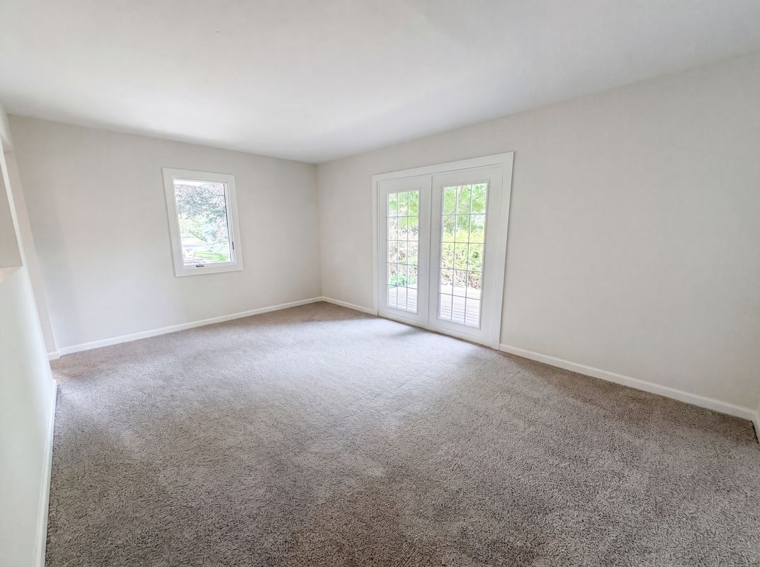 Photo 9 of 27 of 2591 Aldine St, Roseville, MN