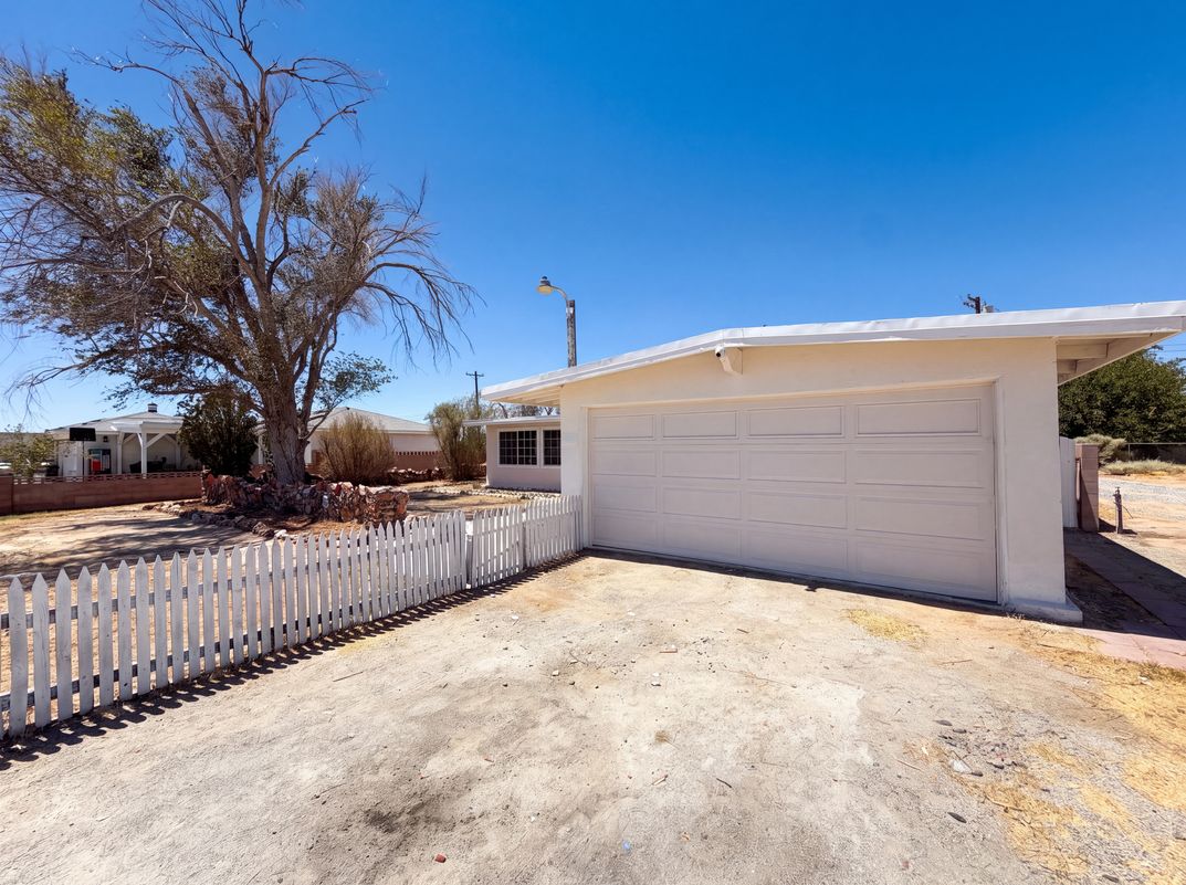 Photo 17 of 20 of 13325 Lamel St, Edwards, CA