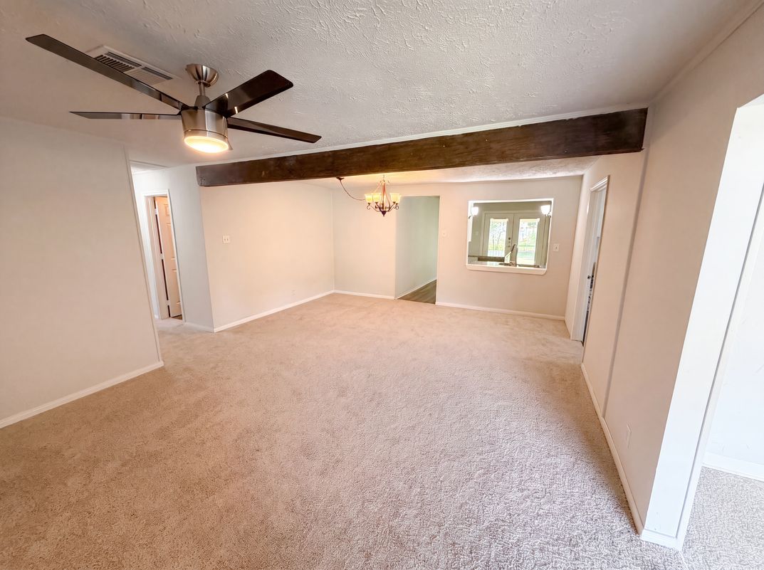 Photo 3 of 20 of 10502 Bessemer St, Houston, TX