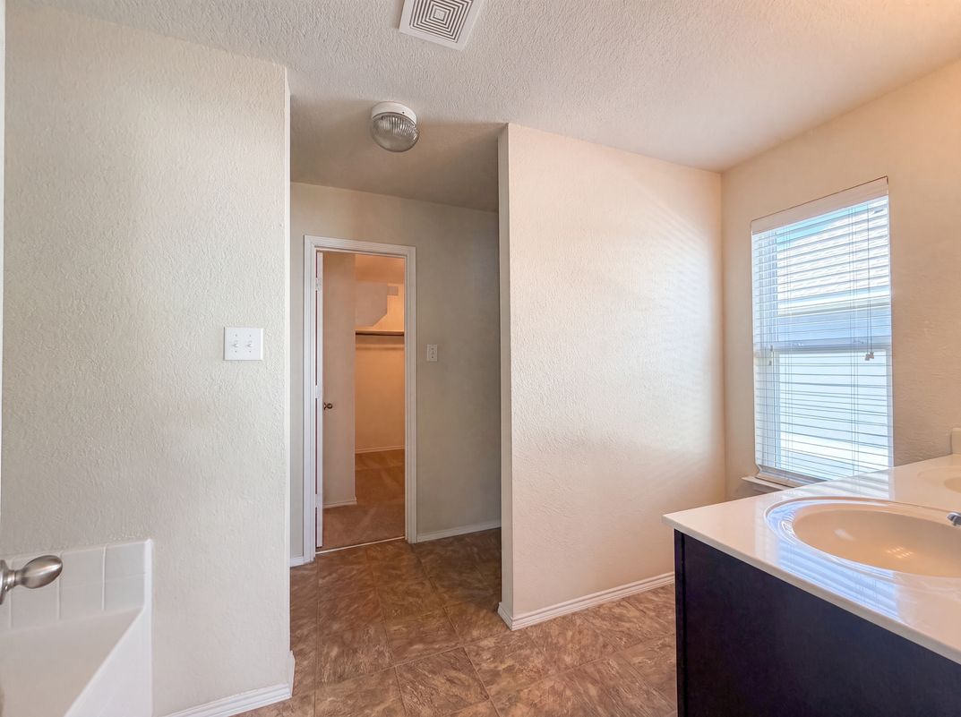 Photo 15 of 22 of 9201 Benevolent Ct, Aubrey, TX