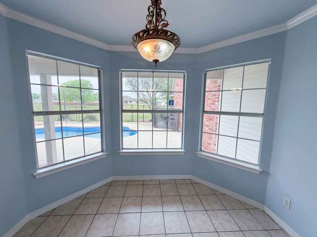 Photo 11 of 22 of 4014 Ovilla Rd, Waxahachie, TX