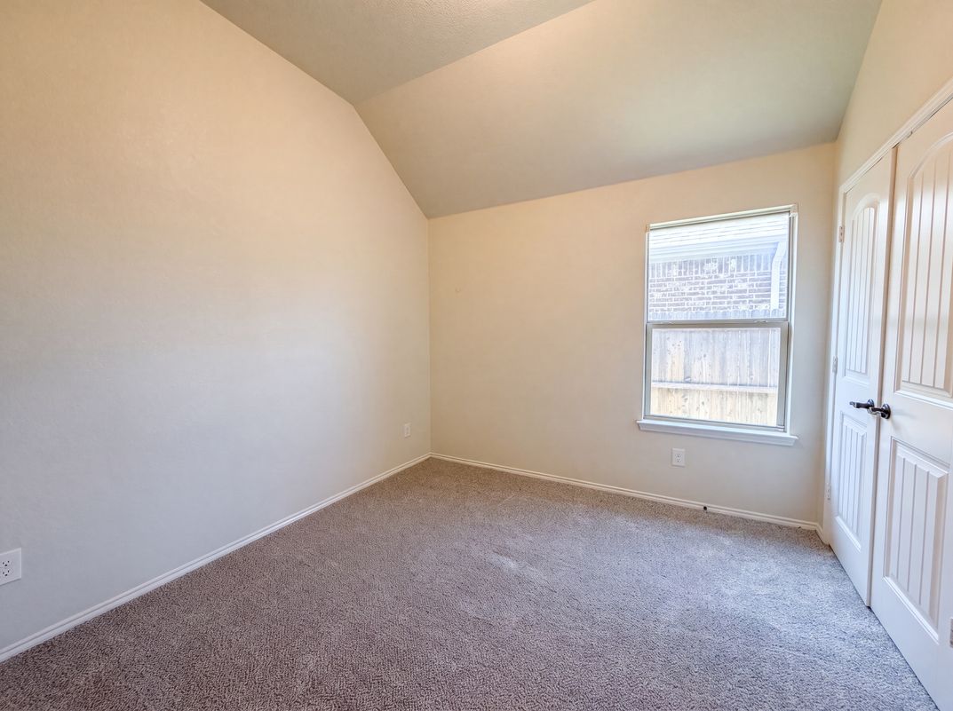 Photo 14 of 21 of 11920 Hassop Ln, Burleson, TX