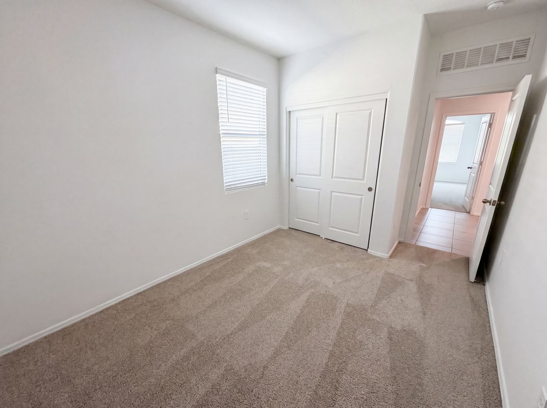 Photo 12 of 20 of 18616 W Desert Hollow Dr, Wittmann, AZ