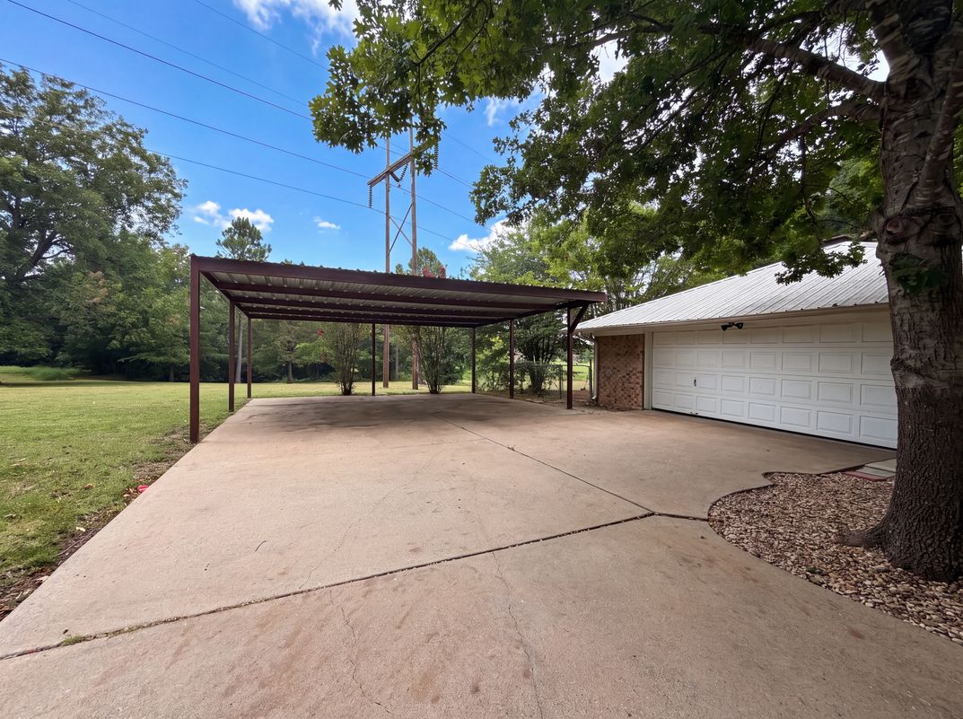 Photo 14 of 15 of 5204 Camino Dos Lagos Dr, Sherman, TX