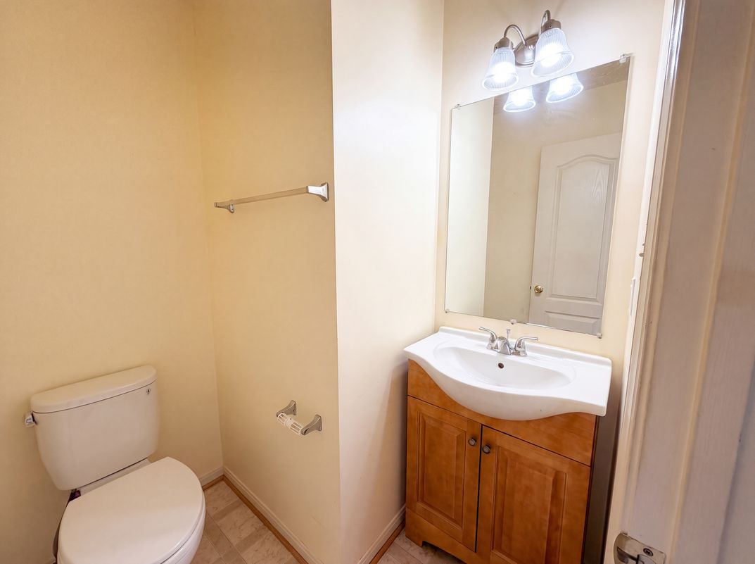 Photo 11 of 17 of 2726 Crestwick Pl, District Heights, MD