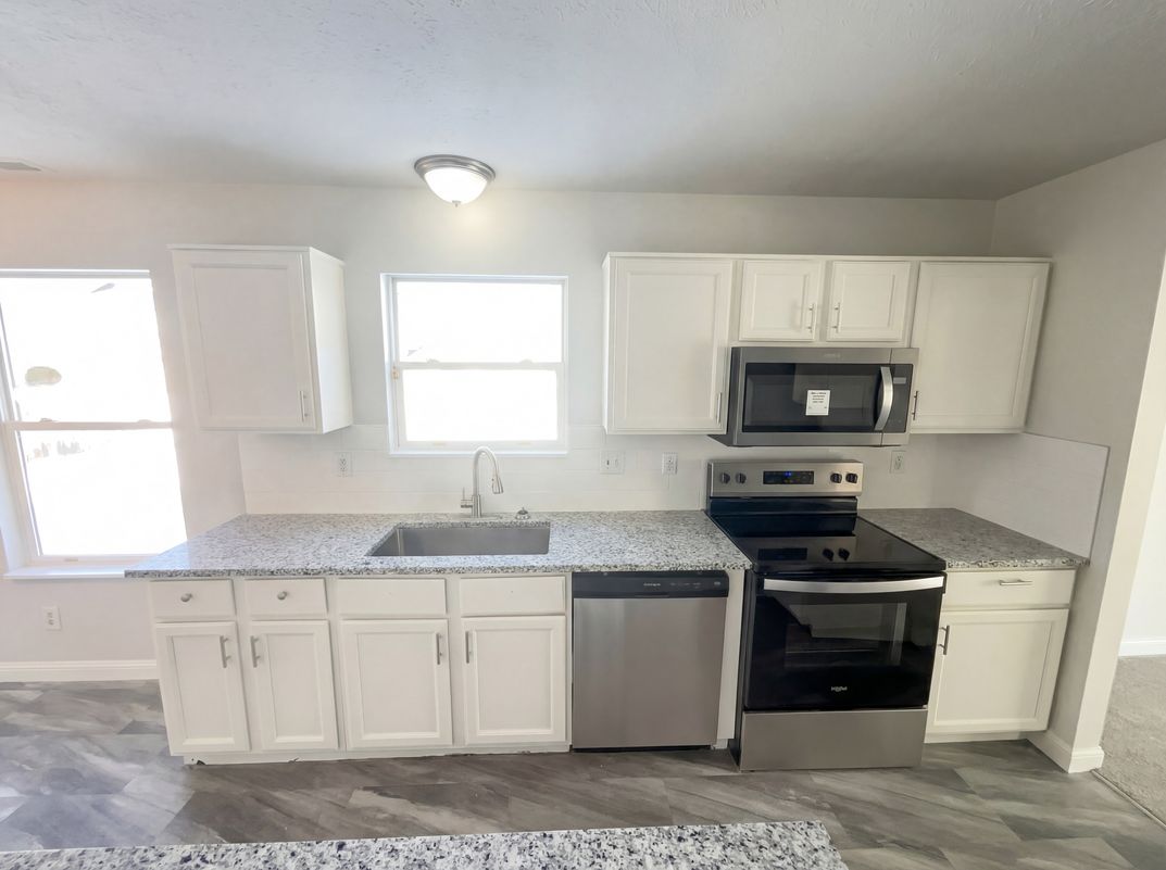 Photo 10 of 31 of 10142 Sandcherry Ln, Indianapolis, IN