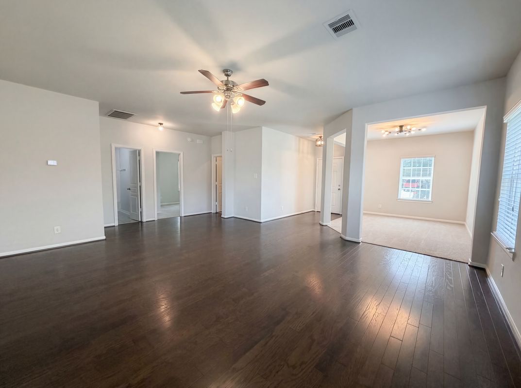 Photo 13 of 23 of 1038 Cash St, Alvin, TX