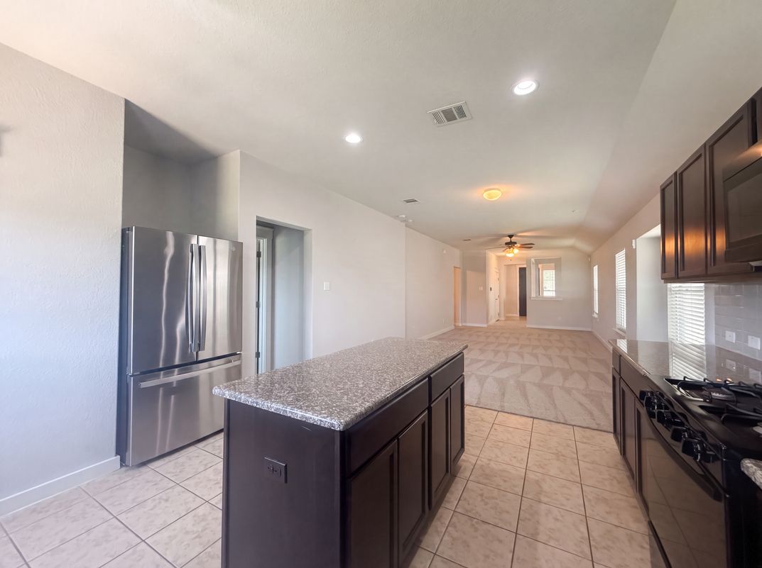 Photo 8 of 21 of 5909 Urbano Bnd, Round Rock, TX