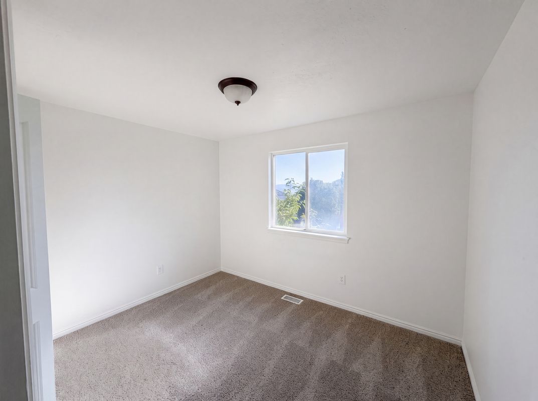 Photo 12 of 18 of 14273 S Heartstone Cir, Herriman, UT