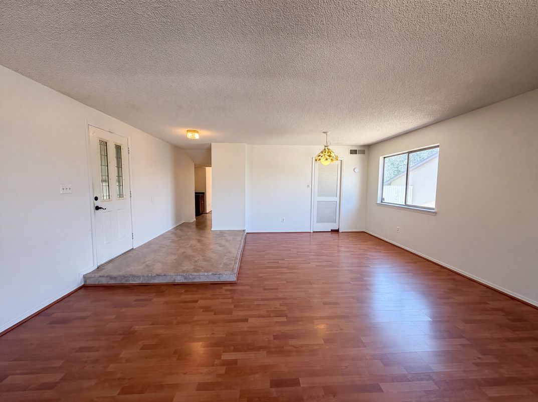 Photo 6 of 22 of 6908 Welton Dr NE, Albuquerque, NM
