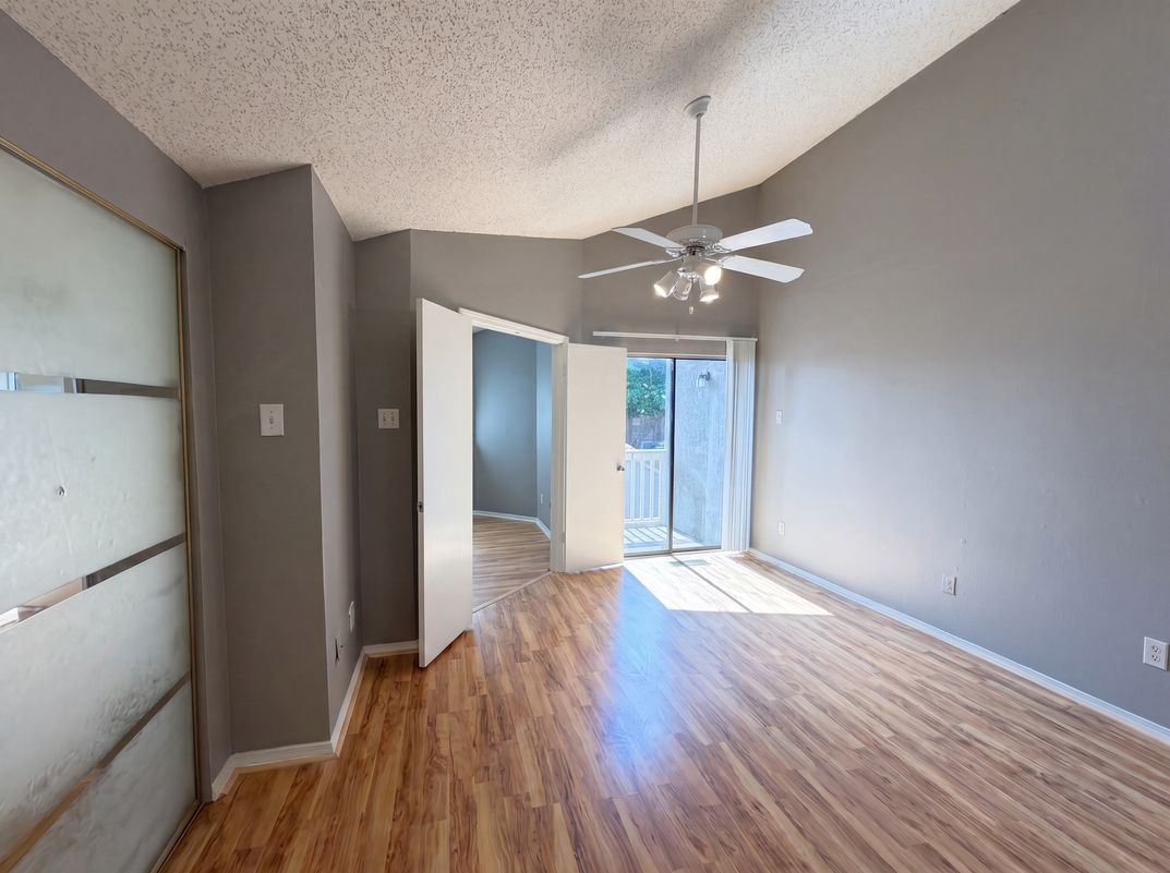 Photo 9 of 21 of 4242 N Capistrano Dr, Dallas, TX