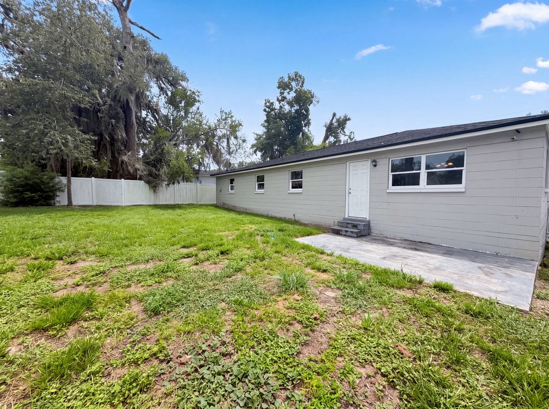 Photo 20 of 21 of 411 Capricorn Ln, Orange Park, FL