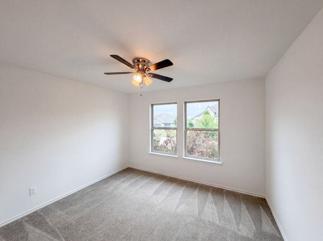 Photo 11 of 19 of 1631 Glade Meadows Dr, Joshua, TX