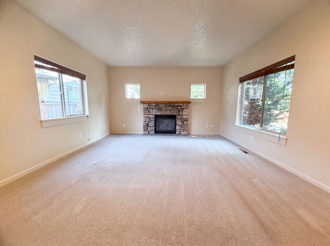 Photo 3 of 19 of 2817 SE Condor Ave, Gresham, OR