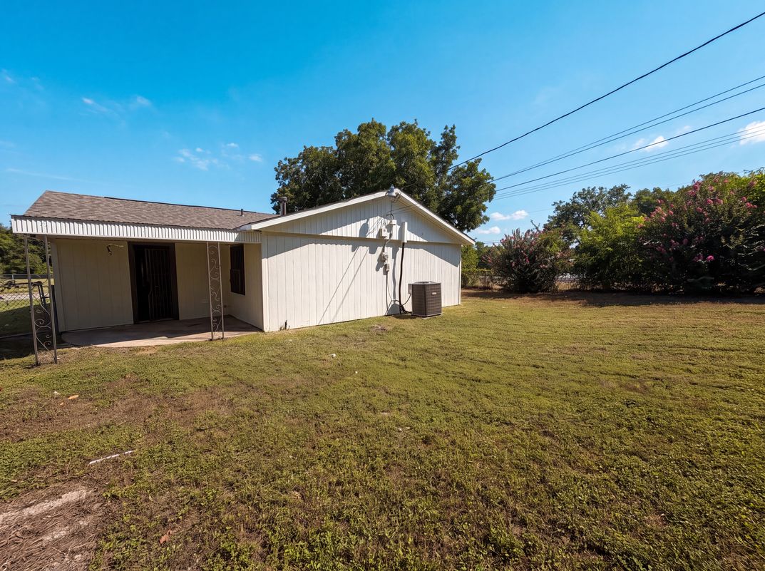 Photo 5 of 16 of 4268 Texas College Dr, Dallas, TX