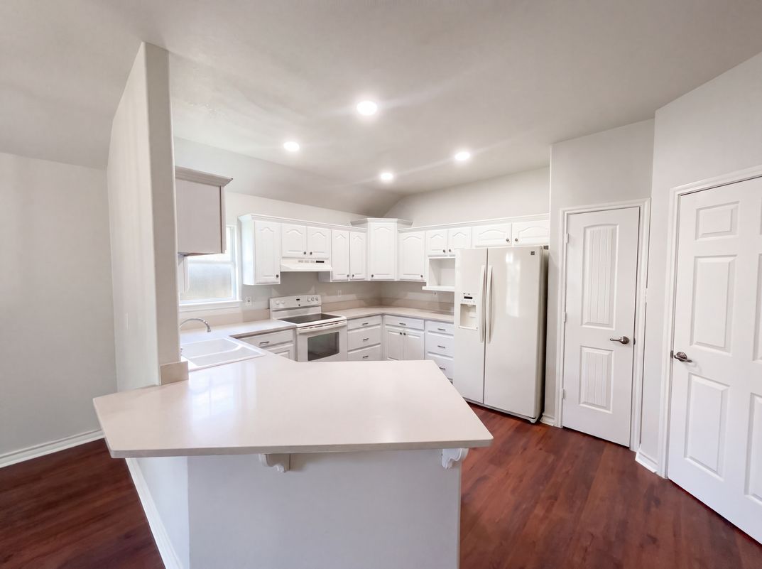 Photo 7 of 22 of 2106 Geneva St, Castroville, TX