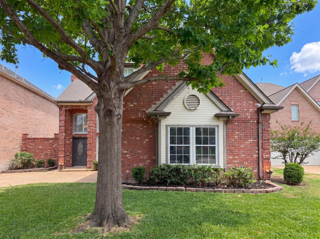 Photo 22 of 27 of 7707 Windmere Ct, Irving, TX