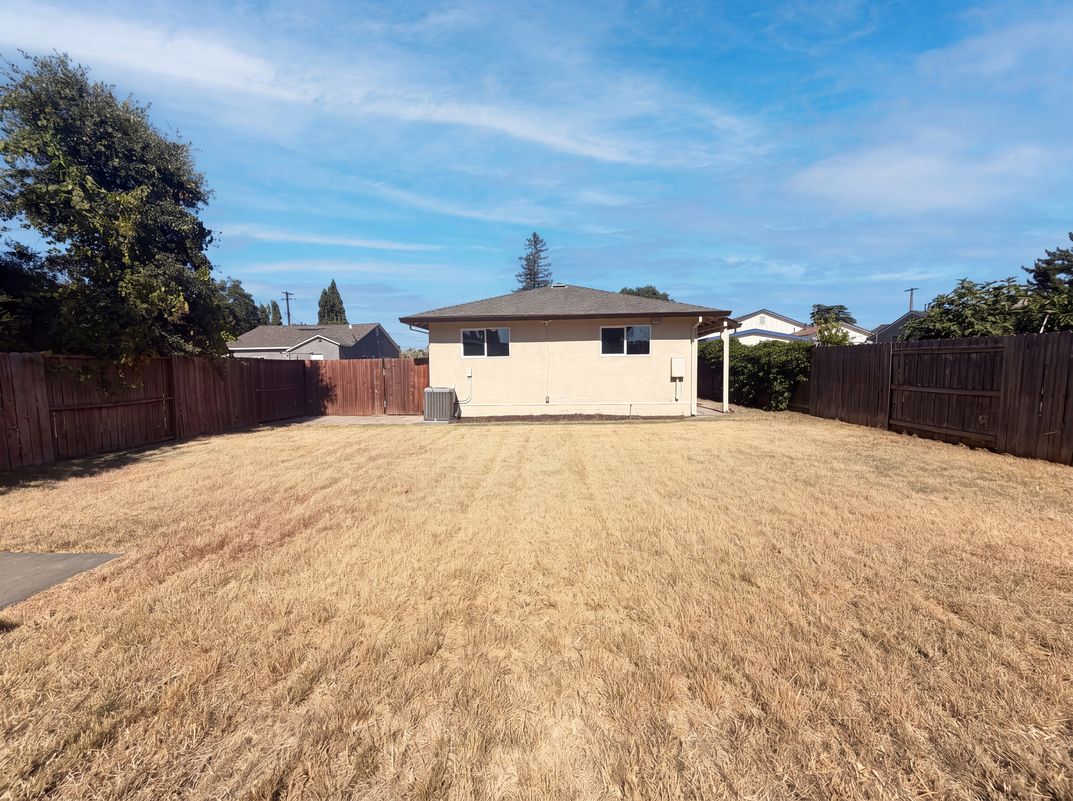 Photo 5 of 24 of 3713 Ripley St, Sacramento, CA