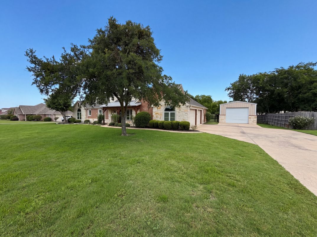 Photo 24 of 33 of 1908 Fairway Ln, Royse City, TX
