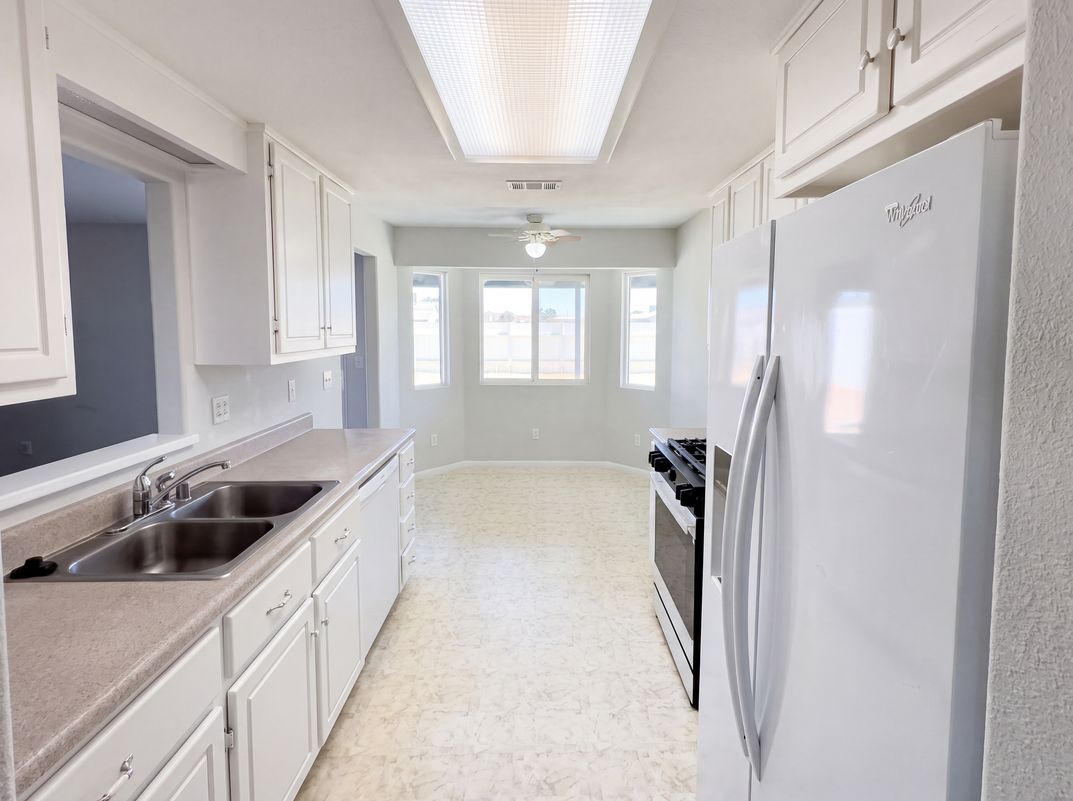 Photo 11 of 22 of 9712 Nipa Ave, California City, CA