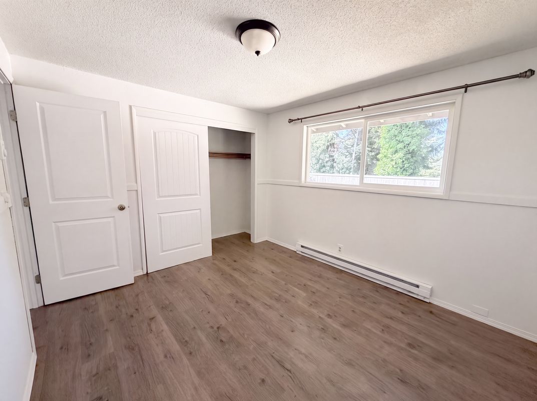 Photo 4 of 24 of 3010 Country Club Dr, Reedsport, OR