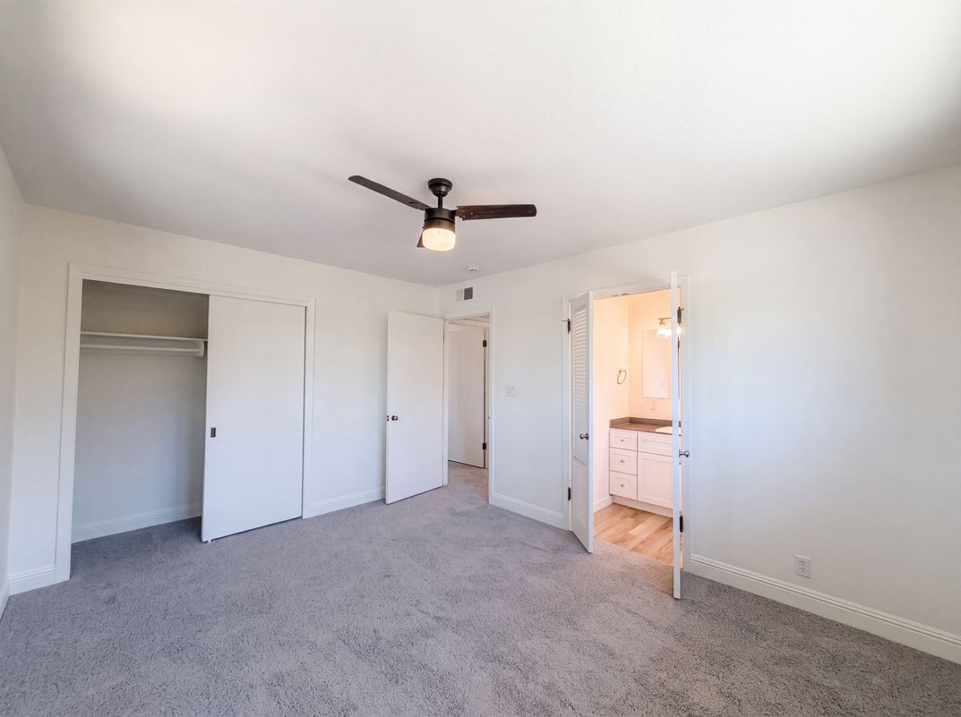 Photo 4 of 41 of 4601 Summit Way, Sacramento, CA