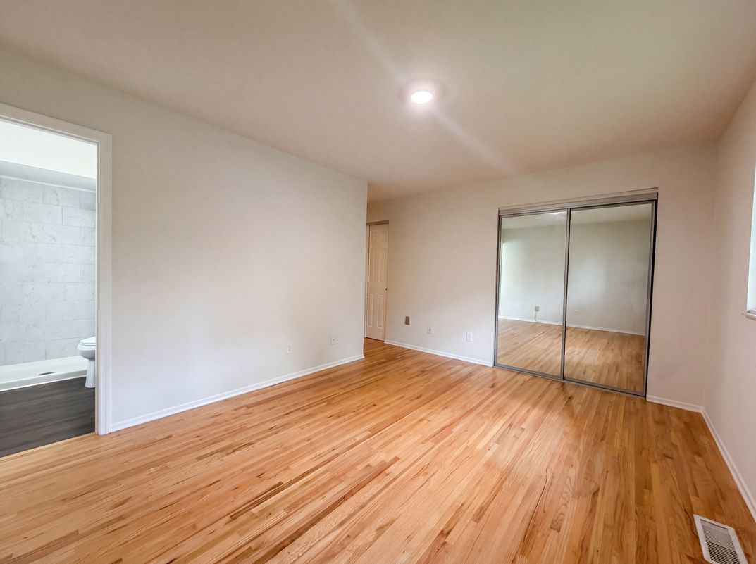 Photo 4 of 25 of 207 Renaldo Dr, Chesterfield, MO
