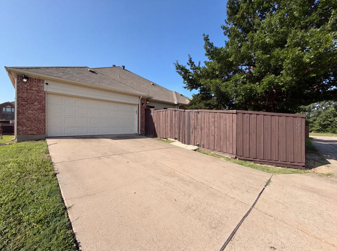 Photo 20 of 21 of 529 Olympia St, Desoto, TX