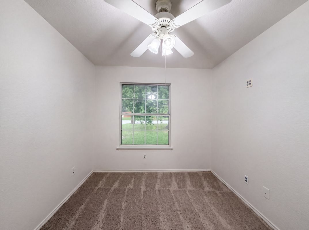 Photo 8 of 16 of 129 Meadowbrook Dr, Temple, TX