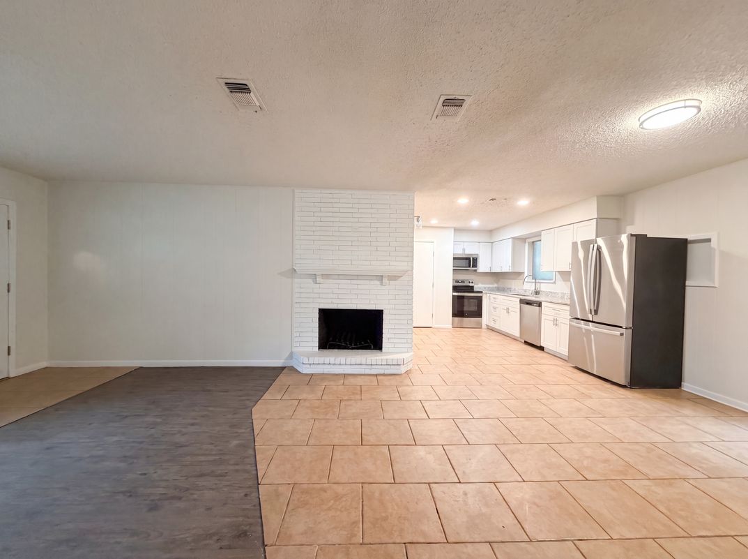 Photo 3 of 18 of 437 Denison Dr, Pottsboro, TX