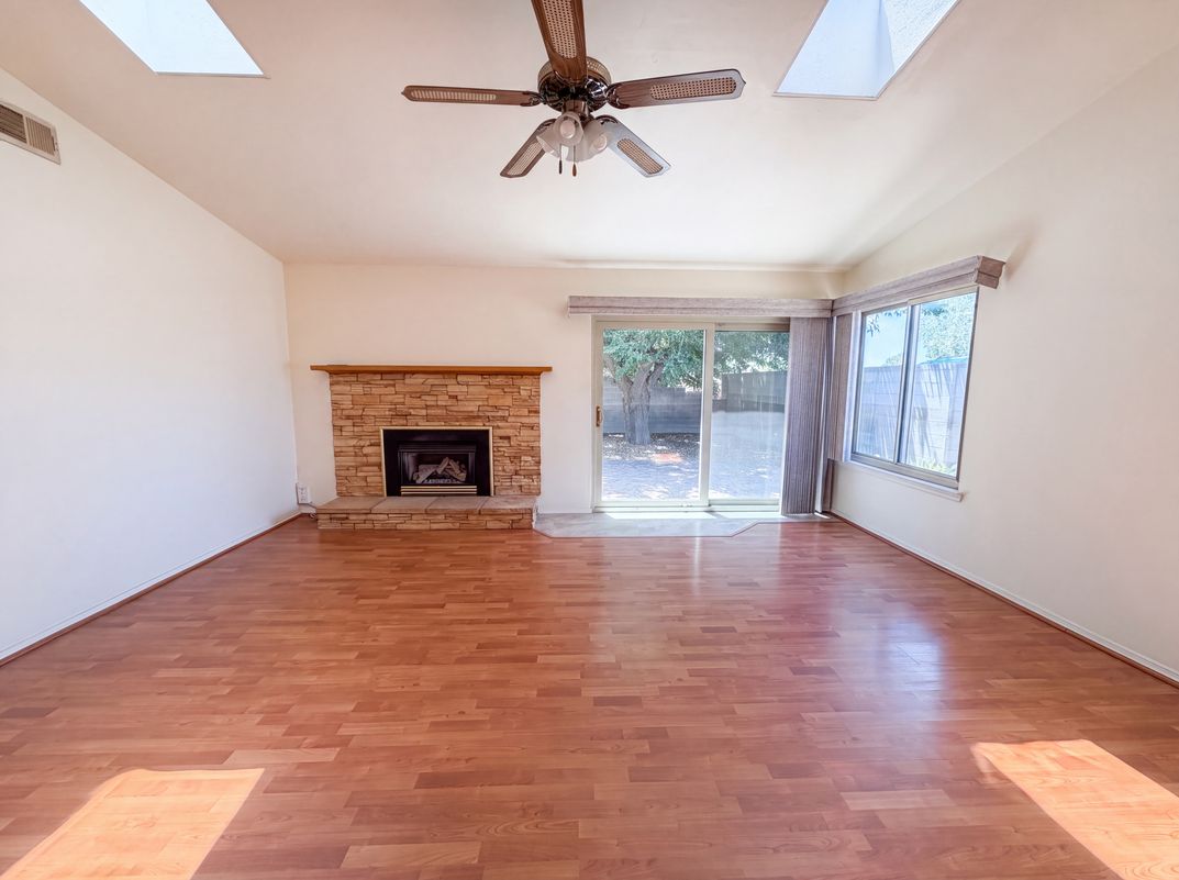 Photo 3 of 22 of 6908 Welton Dr NE, Albuquerque, NM
