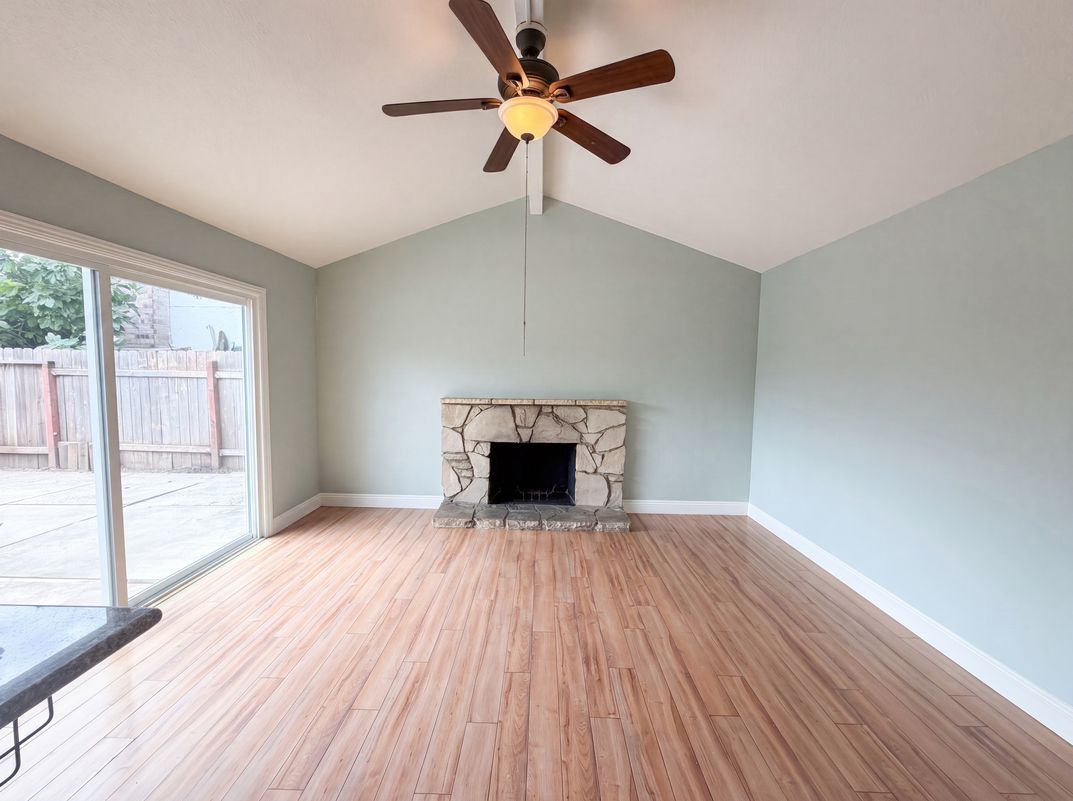 Photo 4 of 25 of 7804 McClintock Way, Sacramento, CA