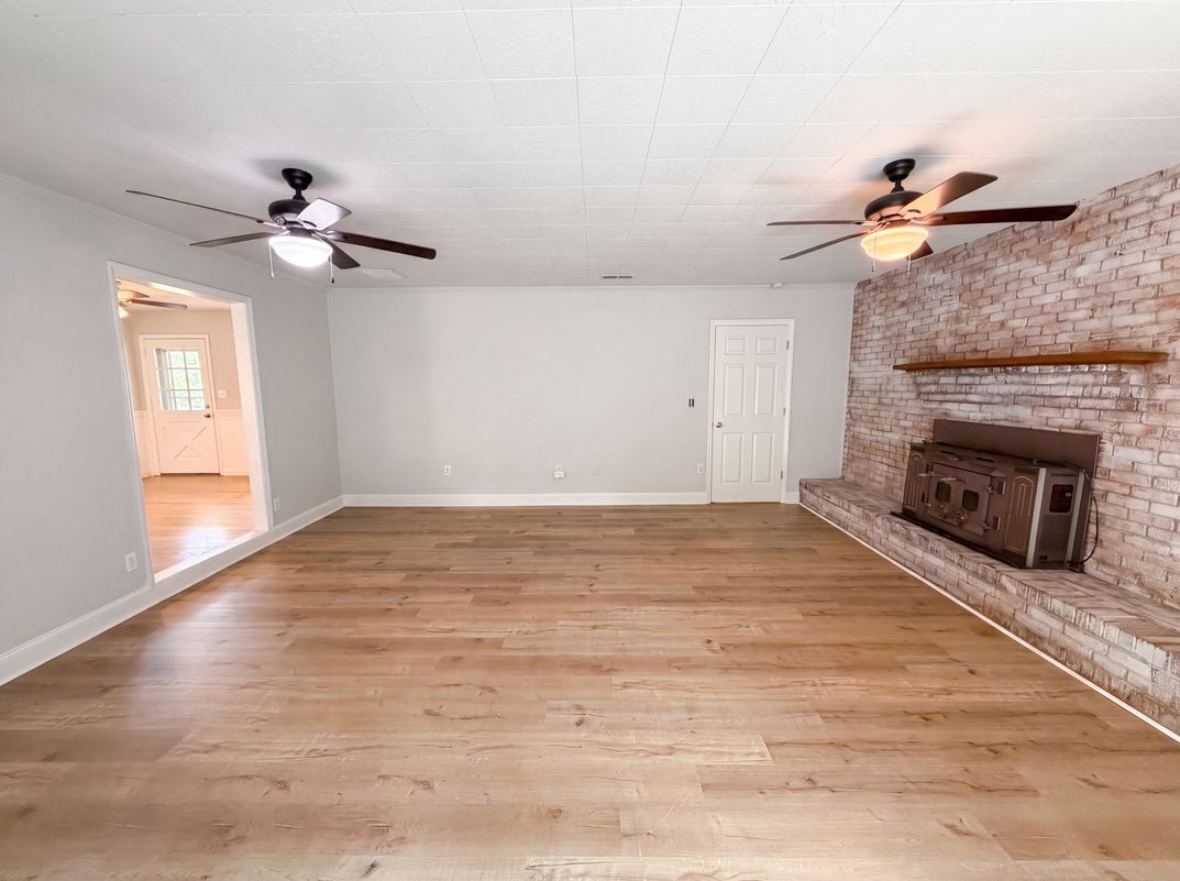 Photo 8 of 17 of 529 Timberlane Dr, Mount Holly, NC