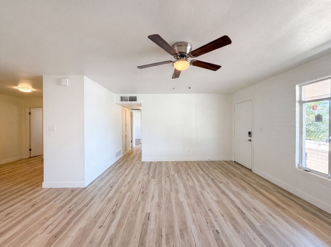 Photo 8 of 21 of 3132 W Bethany Home Rd, Phoenix, AZ
