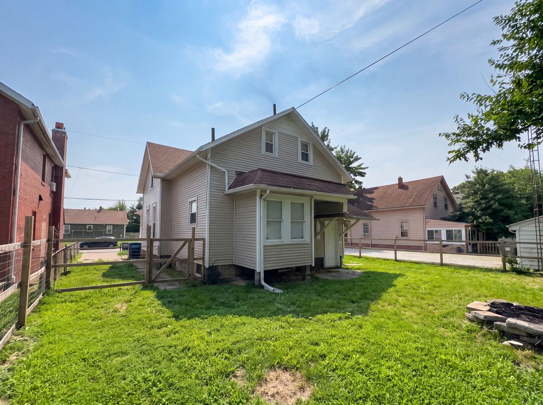 Photo 5 of 32 of 608 Howland Ave, Toledo, OH
