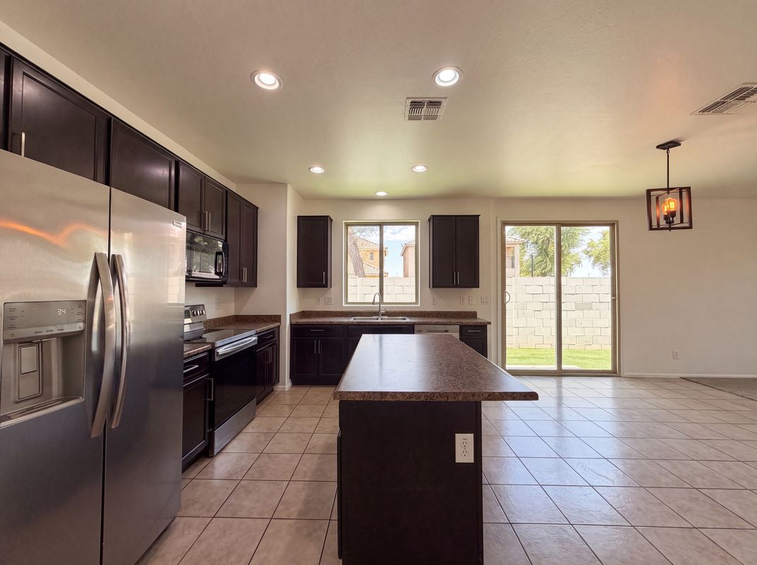 Photo 9 of 27 of 7730 W Giles Rd, Phoenix, AZ