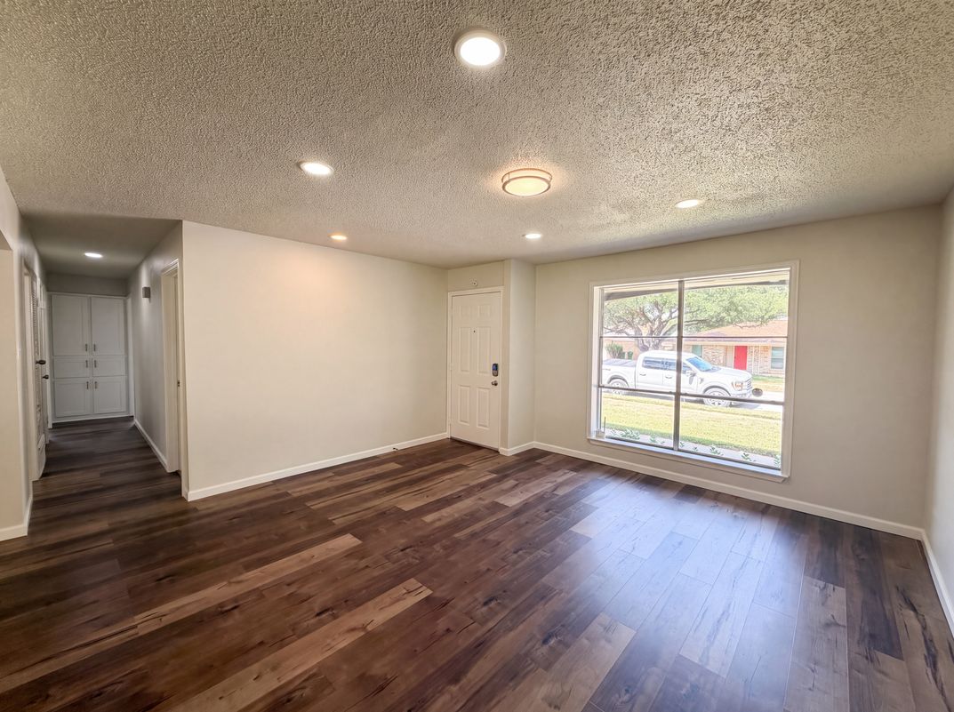 Photo 7 of 25 of 2136 Mountainview Dr, Hurst, TX