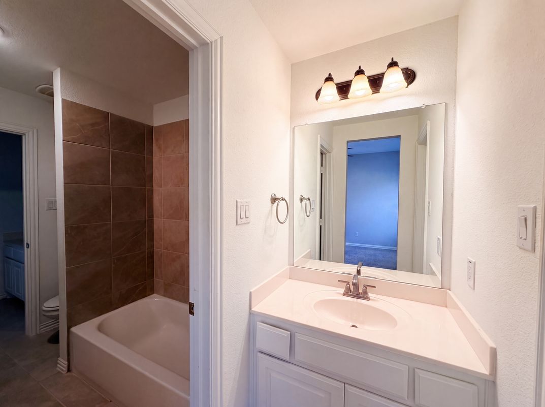 Photo 27 of 34 of 4305 Curlew Ln, Garland, TX