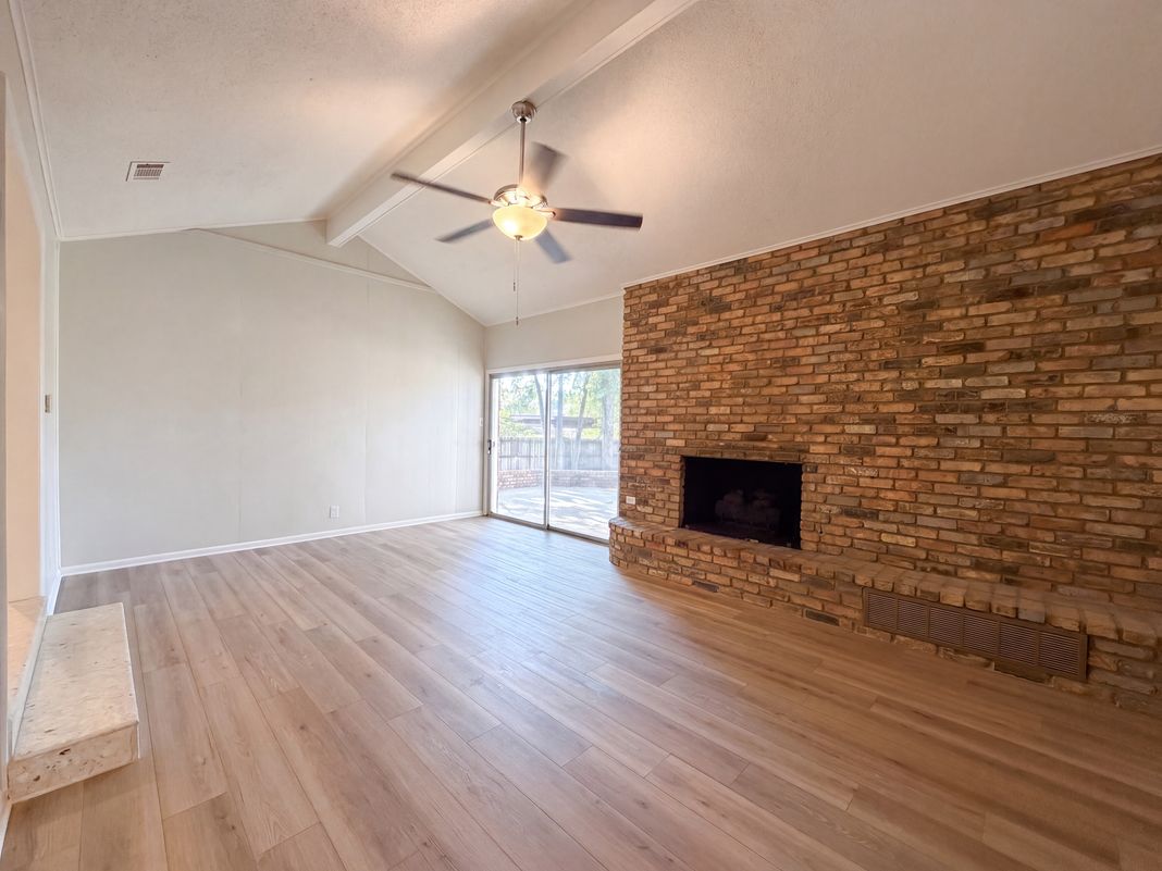 Photo 3 of 31 of 813 Wheelwood Dr, Hurst, TX